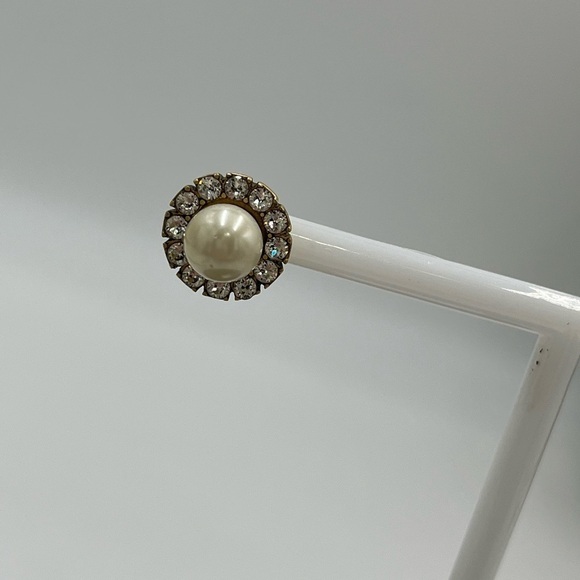 Marc Jacobs Small Strass Pearl in Cream & Antique Gold Studs - Picture 5 of 16
